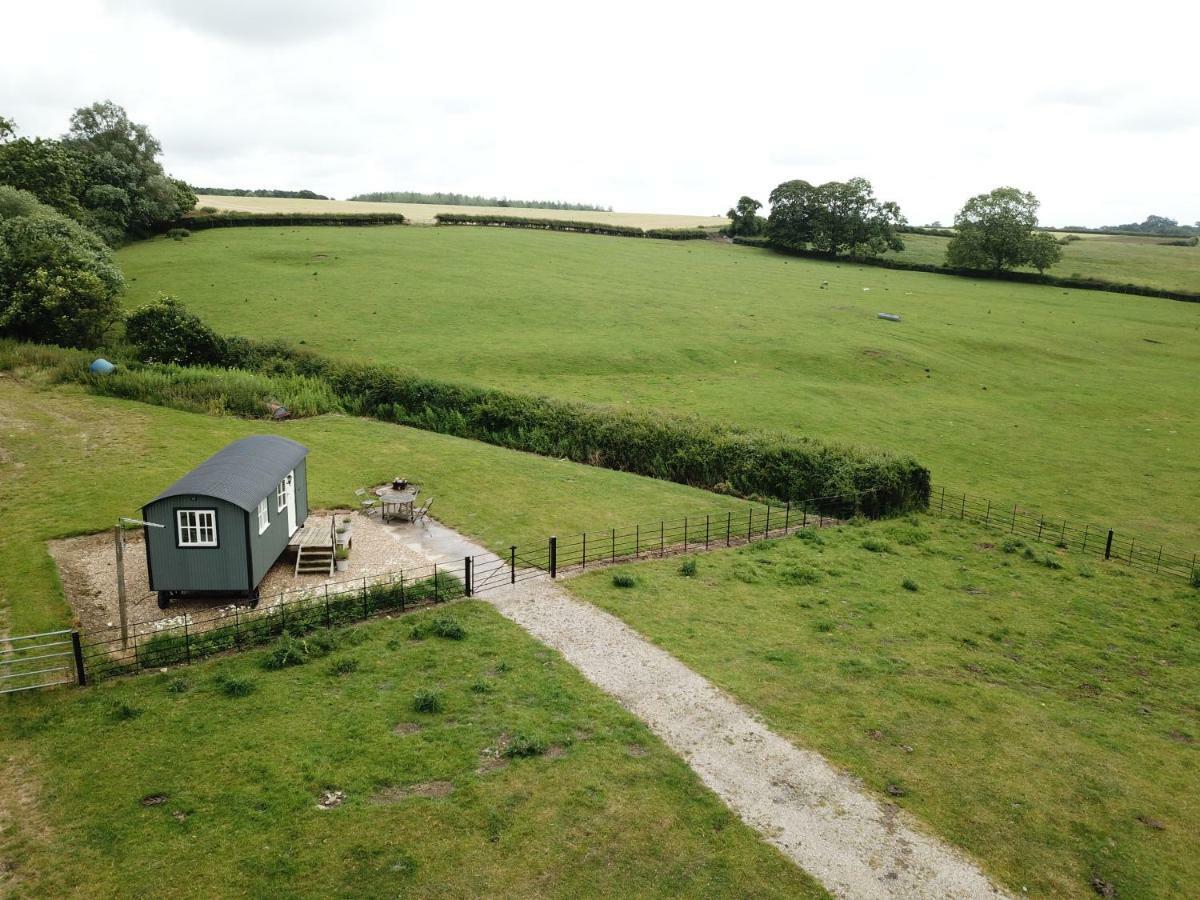 Weatherhead Farm Shepherds Hut Buckingham Exterior foto