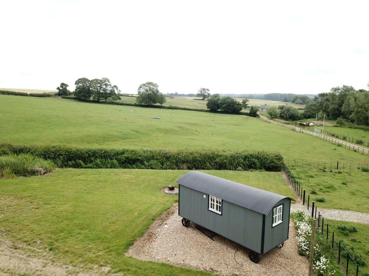 Weatherhead Farm Shepherds Hut Buckingham Exterior foto