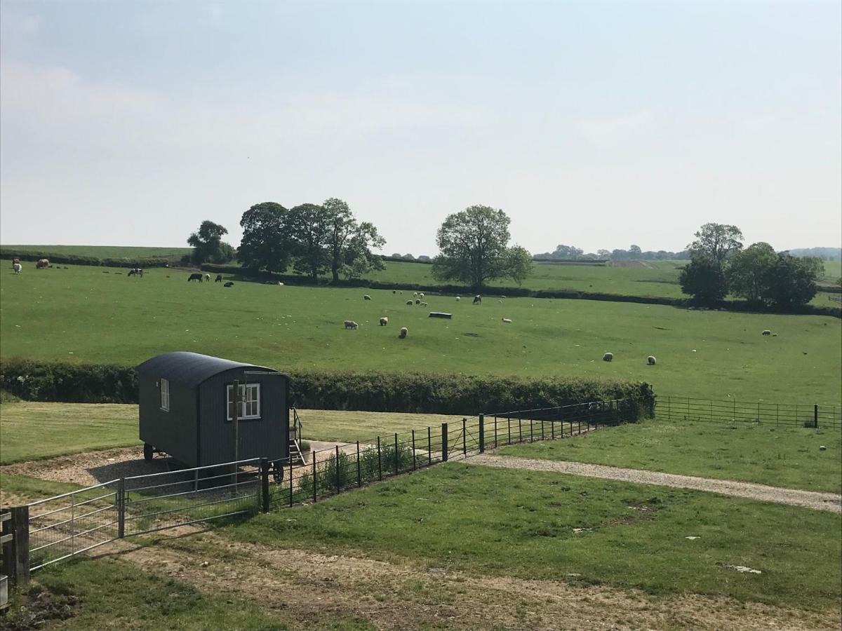 Weatherhead Farm Shepherds Hut Buckingham Exterior foto