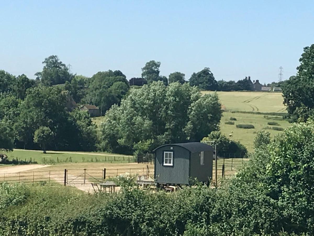 Weatherhead Farm Shepherds Hut Buckingham Exterior foto